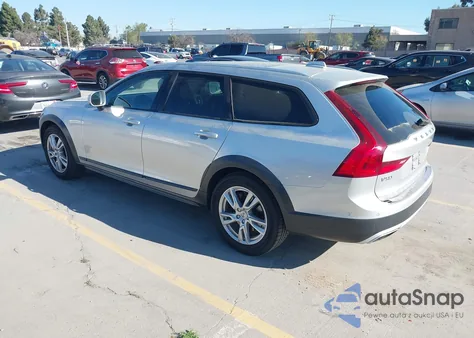 2018 Volvo V90 Cross Country T5 z USA, uszkodzony, nr VIN YV4102NK2J1021385